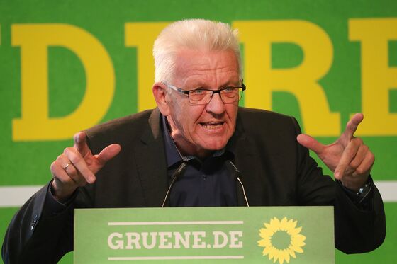 Merkel’s Party Slumps to Historic Low in German State Votes