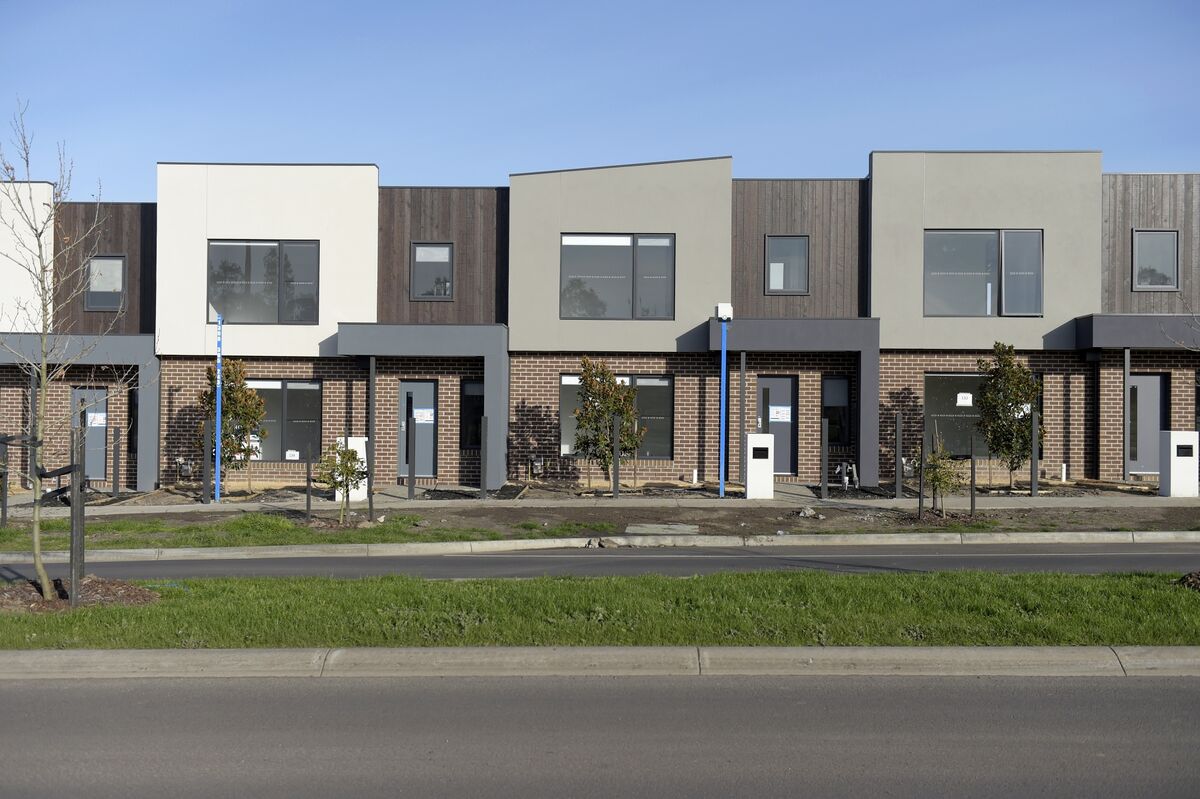 Australian House Prices Drop for First Time Since September 2020