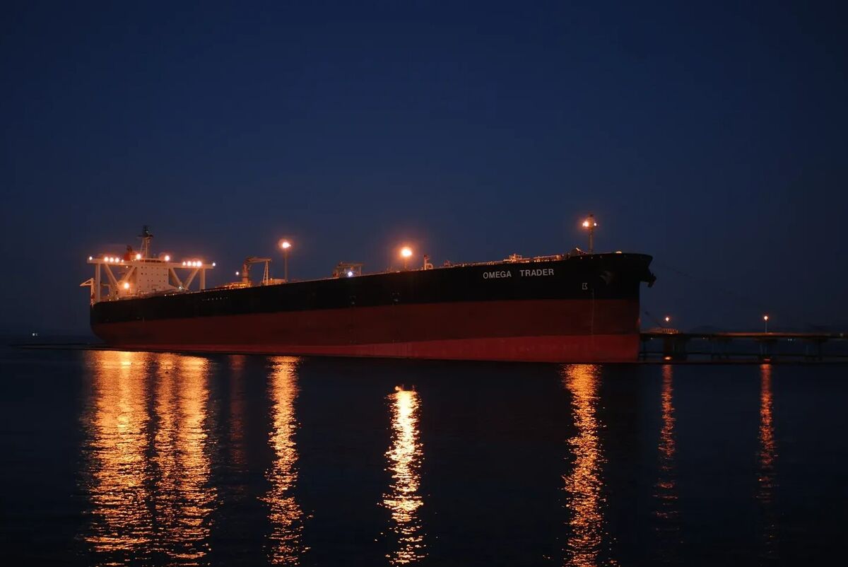 Supertanker Hauling Iraqi Oil Crosses Hormuz With Its Signal Off