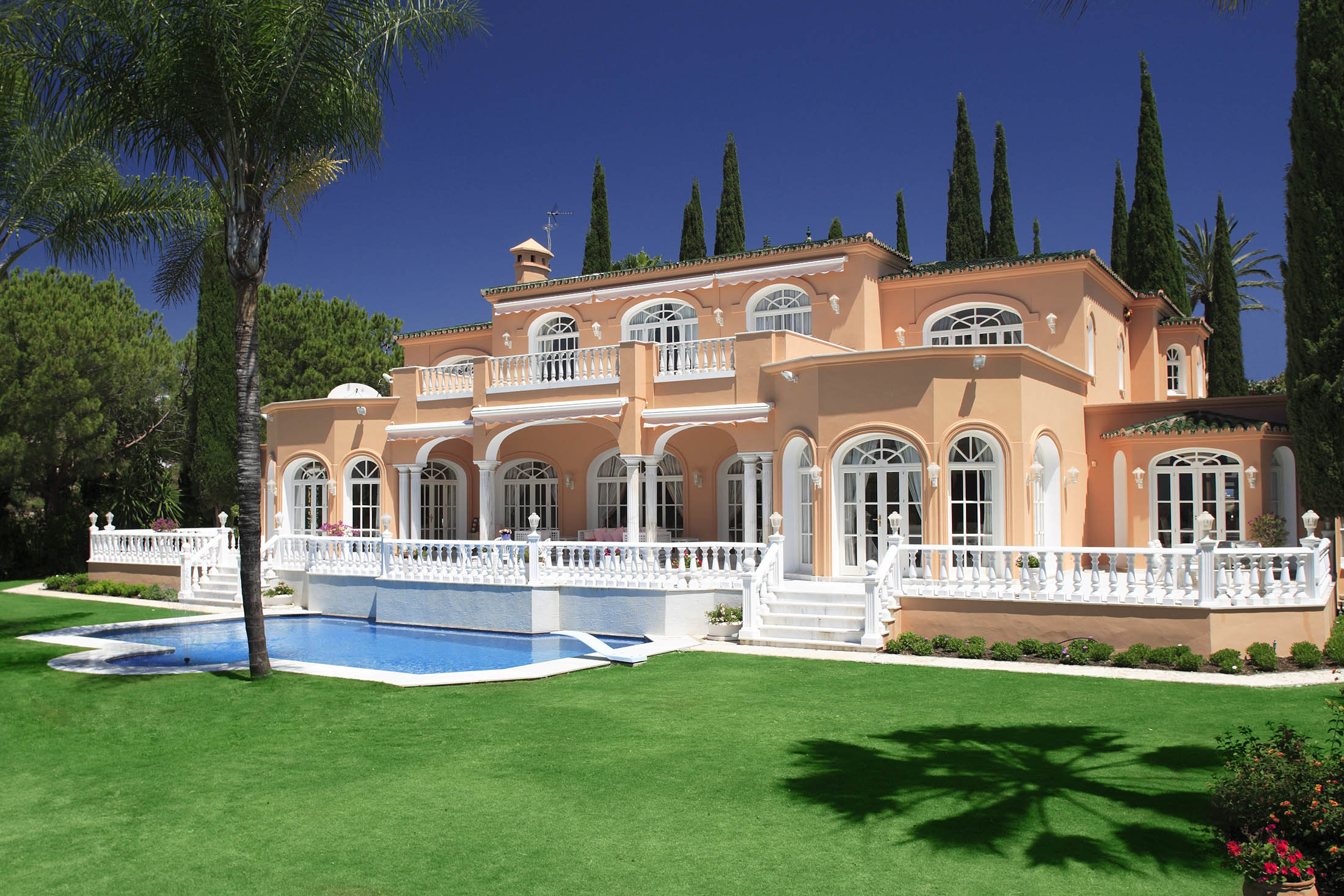 Princes Old Villa In Spain Remains Unsold Bloomberg