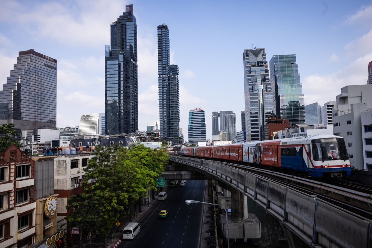 
                            Thai Ruling Party Vows to Resolve Cambodia Row as Election Nears