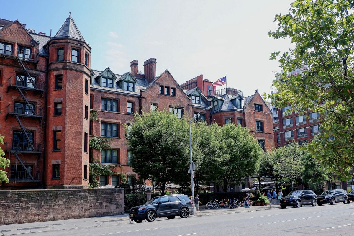 bloomberg.com - Melos Ambaye - NYC's High Line Hotel Investigated for Legionnella Bacteria