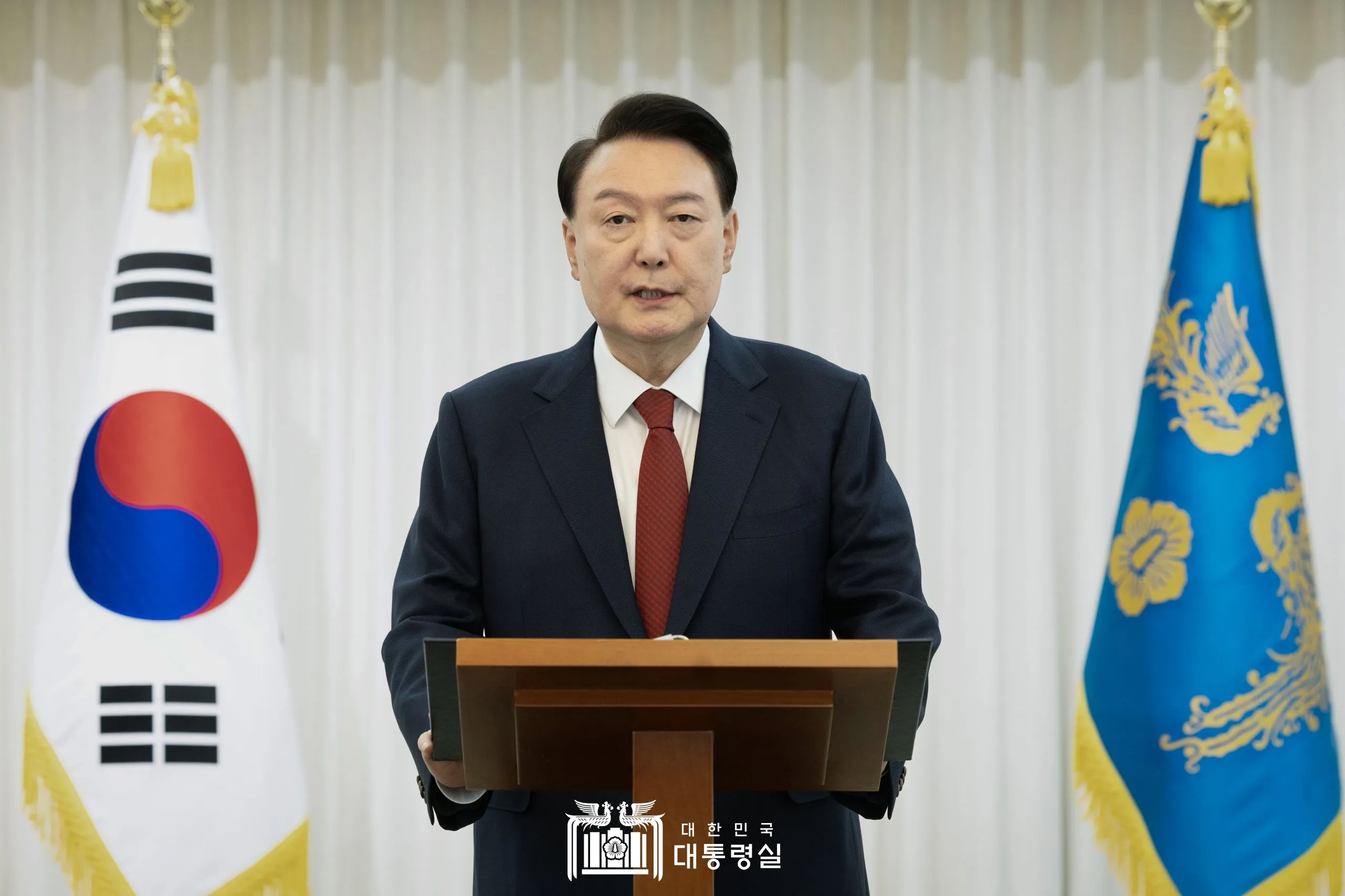 Former President Yoon Seok-yeol Faces Arrest Warrant Amid Ongoing Investigation