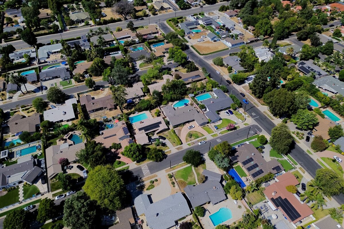 US Household Net Worth Posts Smallest Gain in a Year