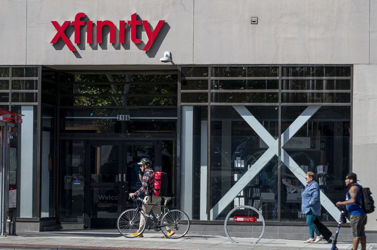 Comcast Profit Beats Estimates With Fewer Broadband Losses
