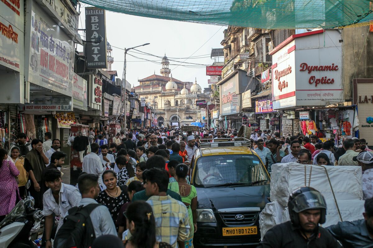 Foreign Investors Trim India Consumer Stocks Despite Tax Cut