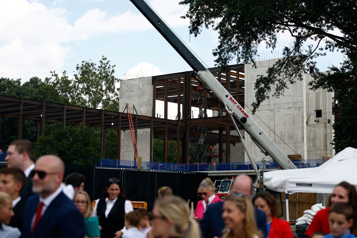 Trump Keeps Building His Ballroom Amid Supreme Court’s Silence