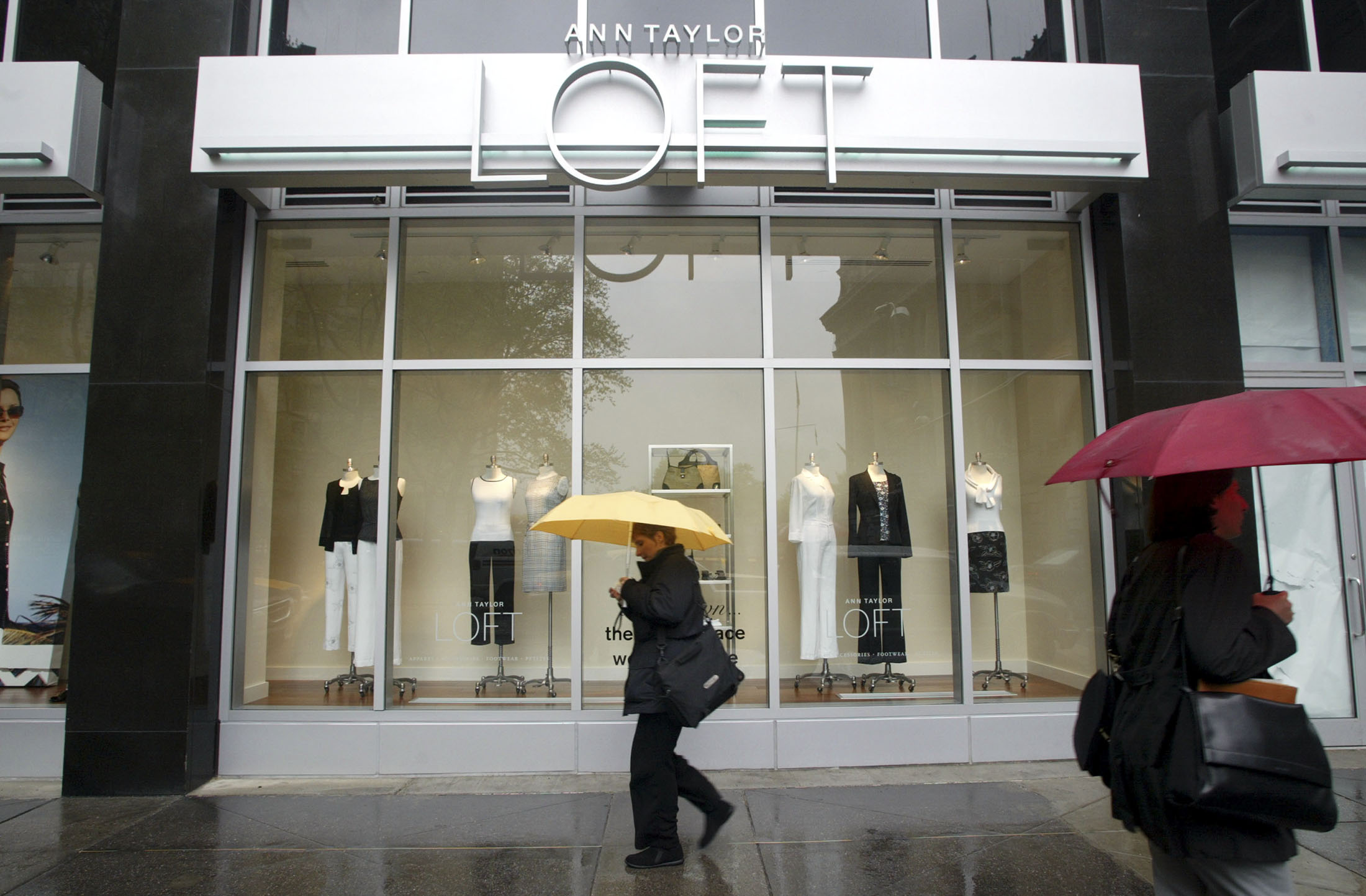 Wall Street Loft Store, First to Open Post9/11, Shut by Covid Bloomberg