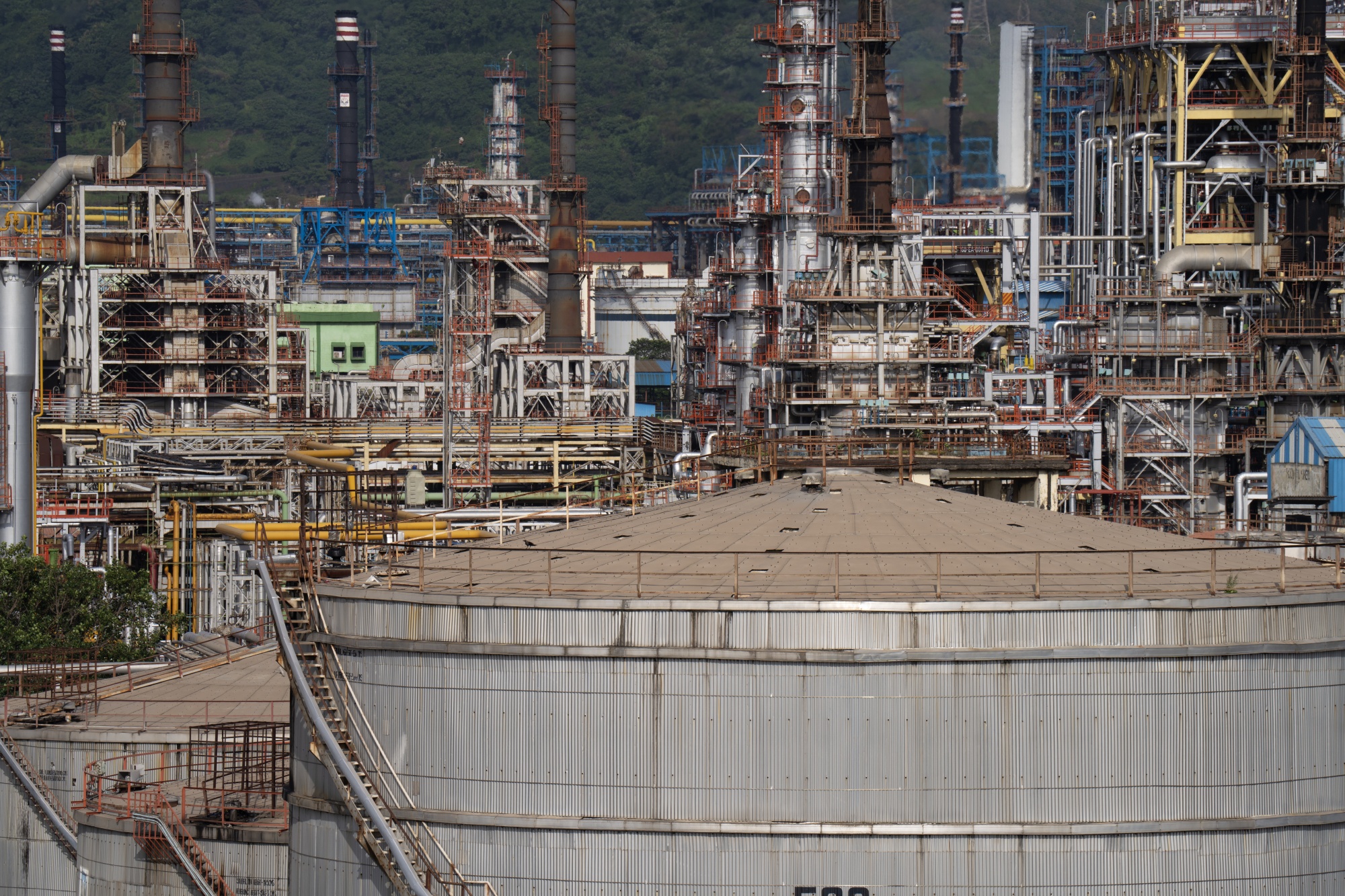 An oil refinery in Mumbai. Photographer: Abeer Khan/Bloomberg
