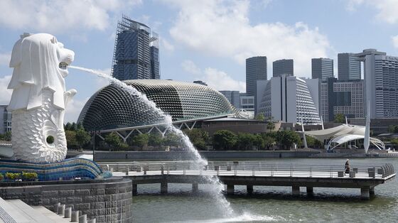 Singapore Trade Minister Defends Government Messaging on Virus