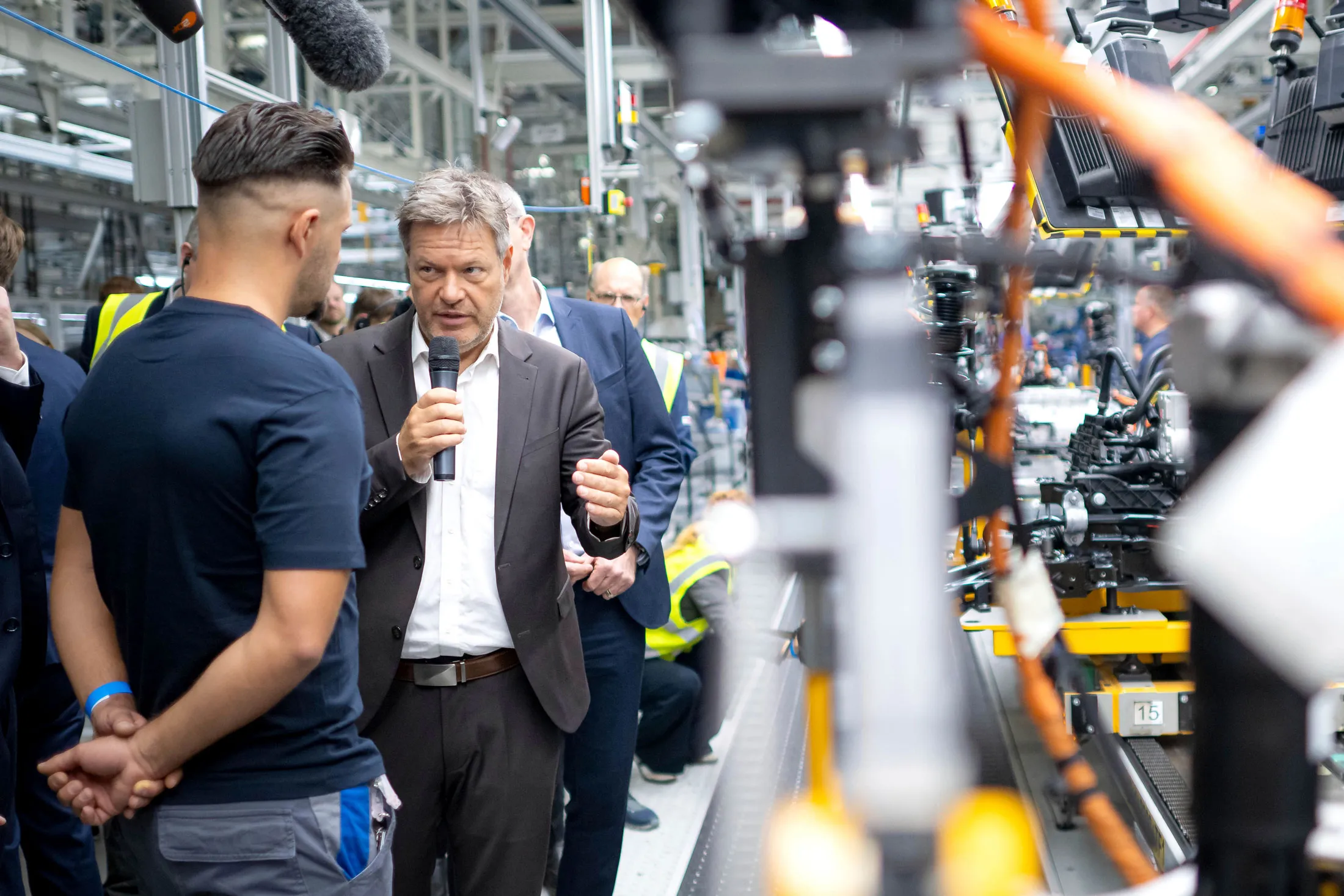 Robert Habeck during a tour of the VW electrical assembly line in Emden, Germany, on Sept. 20.