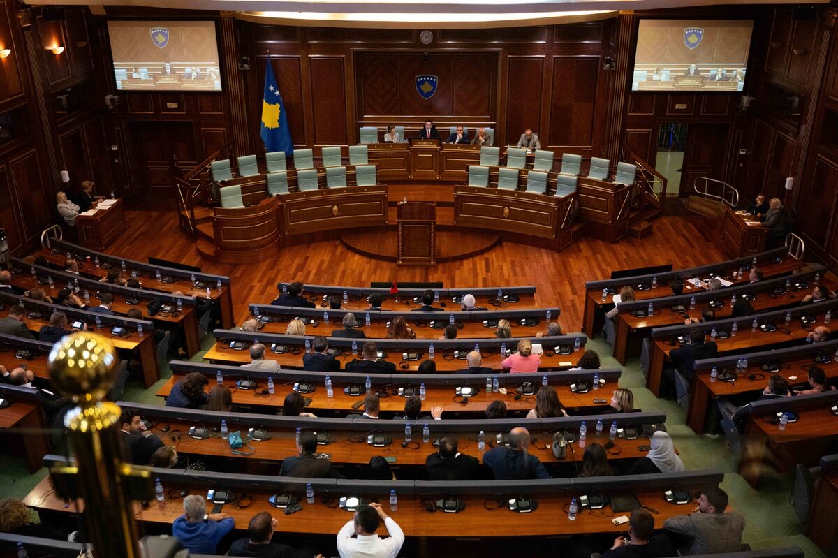 Kosovo Faces New Deadlock as Court Freezes Government Formation
