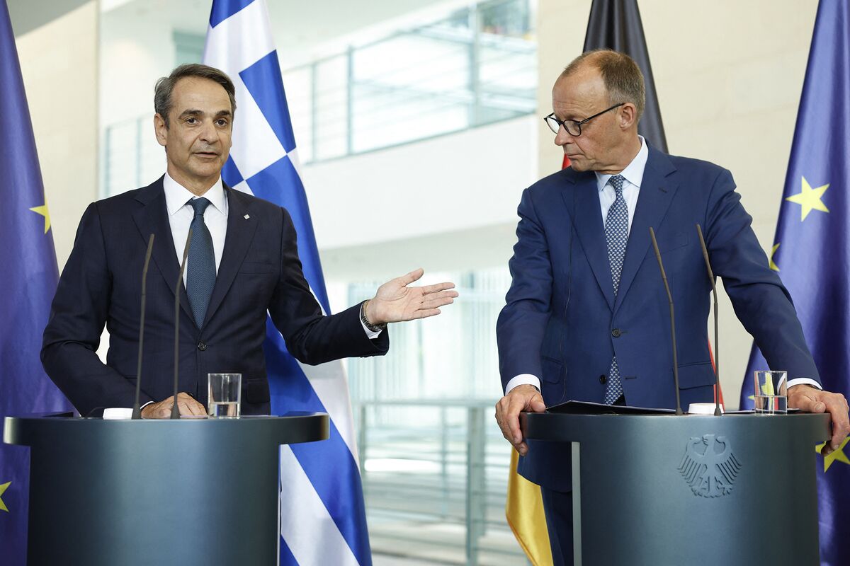 Merz Risks Coalition Spat With Call to Scrap EU Supply-Chain Law