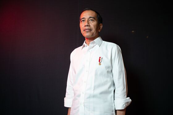 Jokowi Faces Budget Funding Dilemma as He Battles Surge in Virus