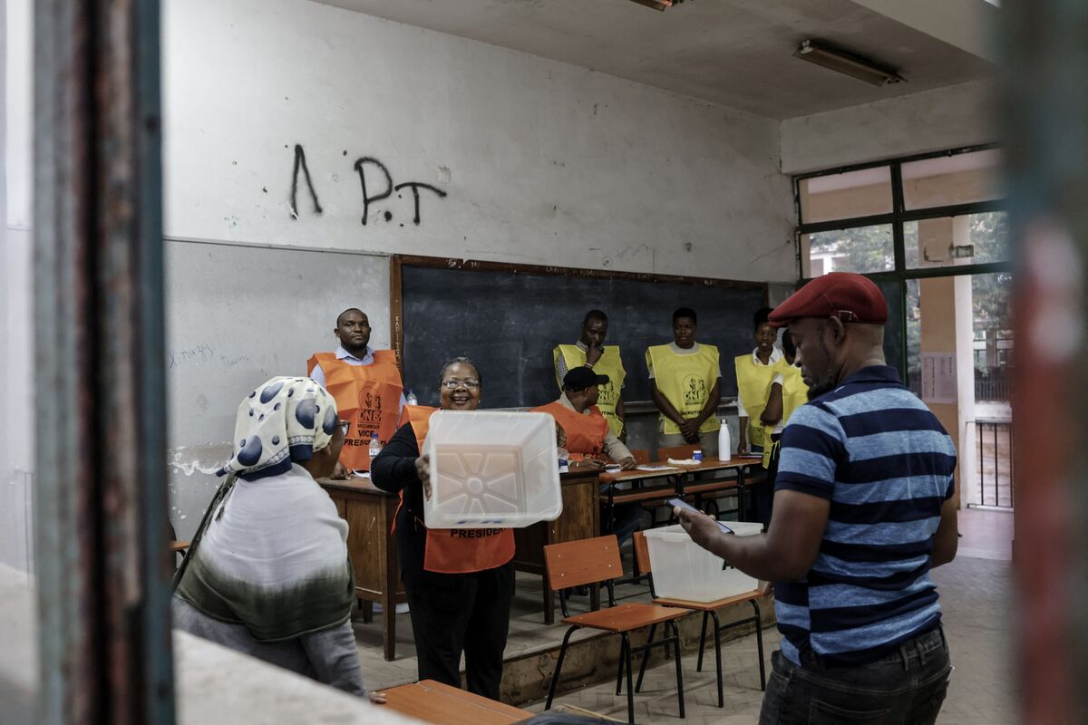 Mozambique Votes for New President Amid Challenges