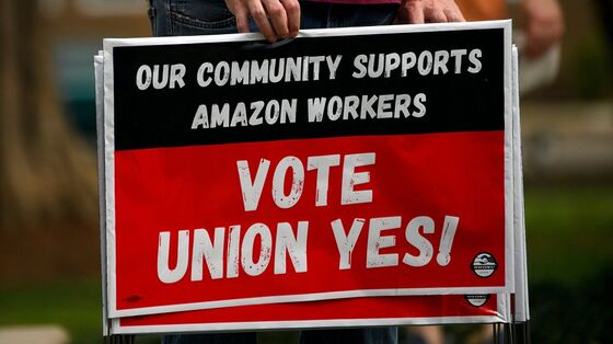 Amazon Union Election Attracted 3,215 Voters, Union Says