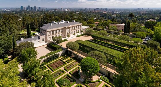 Lachlan Murdoch Buys ‘Beverly Hillbillies’ Home for $150 Million