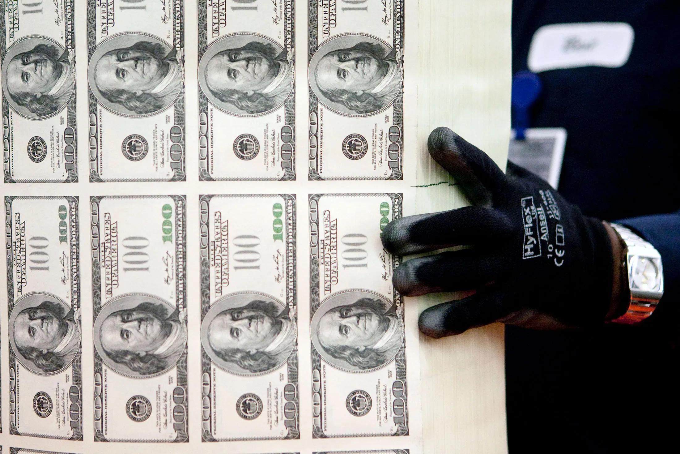 1476800878_one-hundred-dollar-notes-currency-money-cash-usa