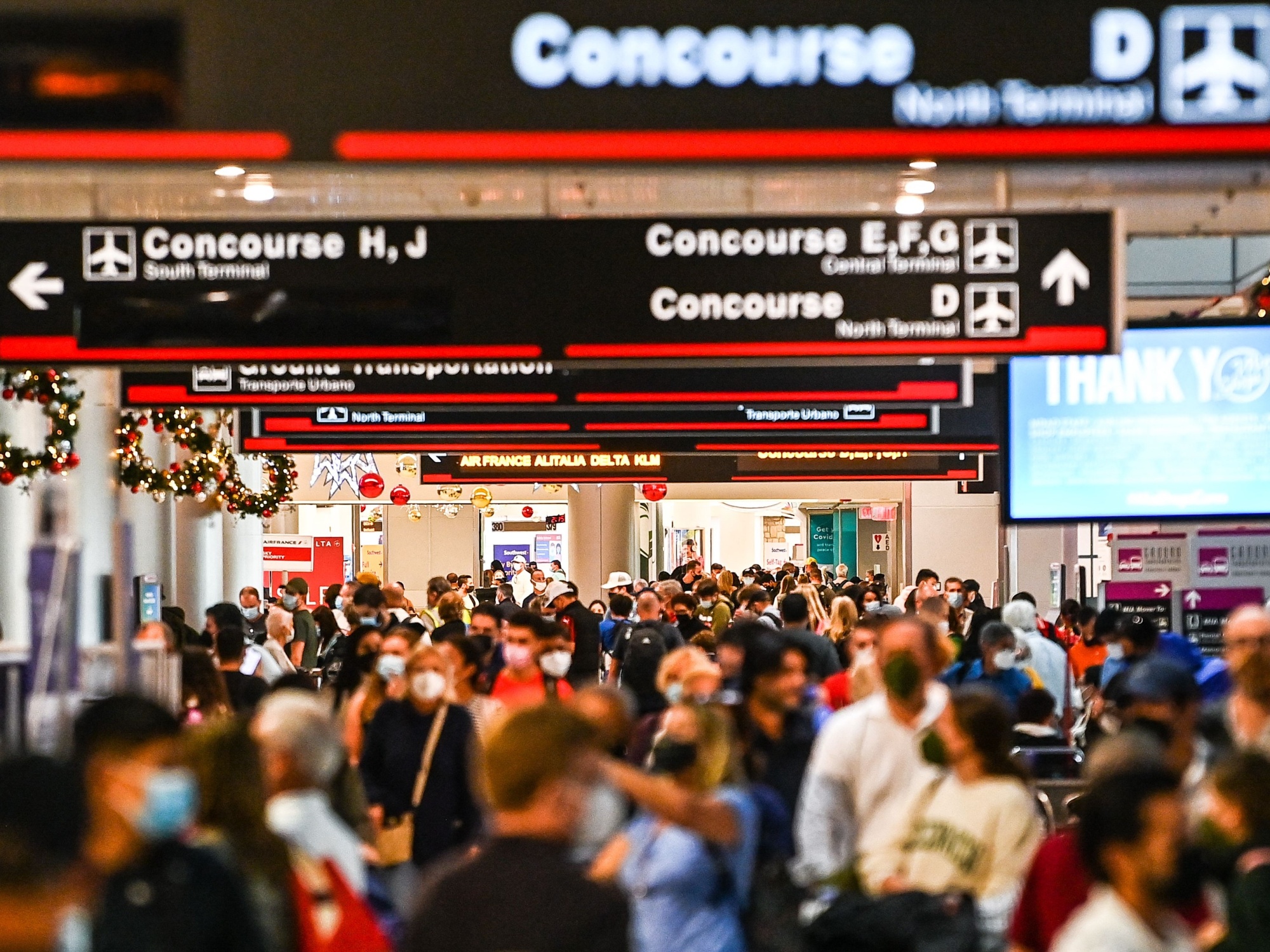 Airlines Keep Gouging Passengers On Refunds. Regulate Them. - Bloomberg