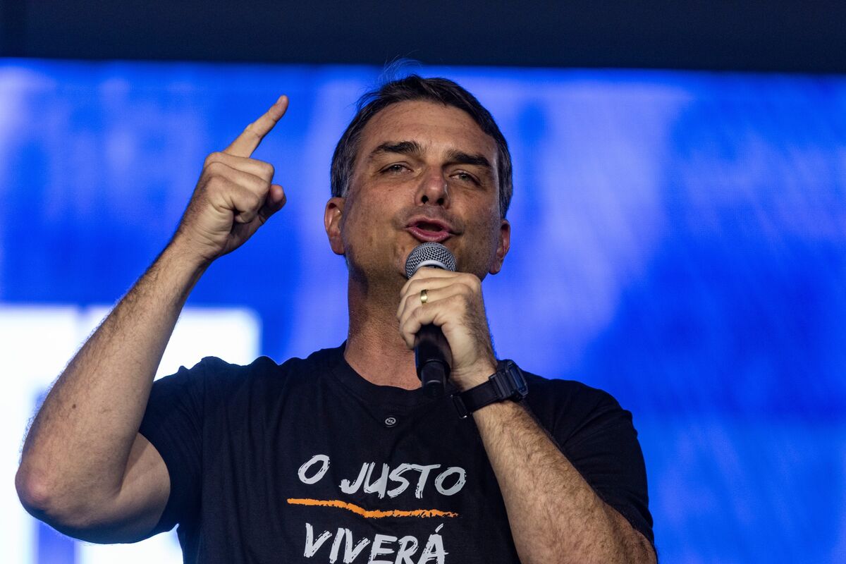 Family Feud Poses Fresh Risk to Flavio Bolsonaro’s Brazil Presidential Bid