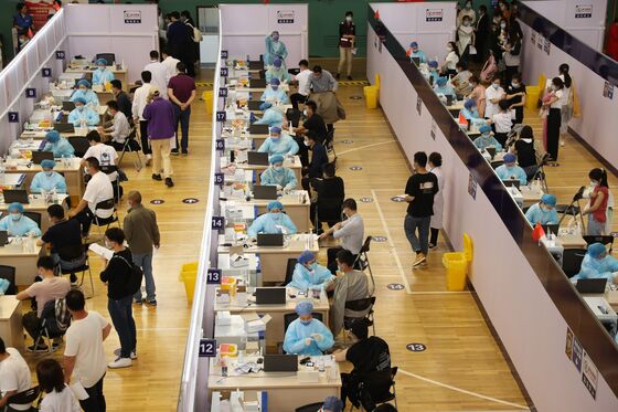 Cautious China Keeps Borders Shut Despite Mass Vaccination Drive