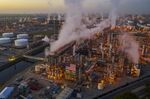 Oil Prices Trade In Negative Numbers For First Time Amid Global Oil Glut