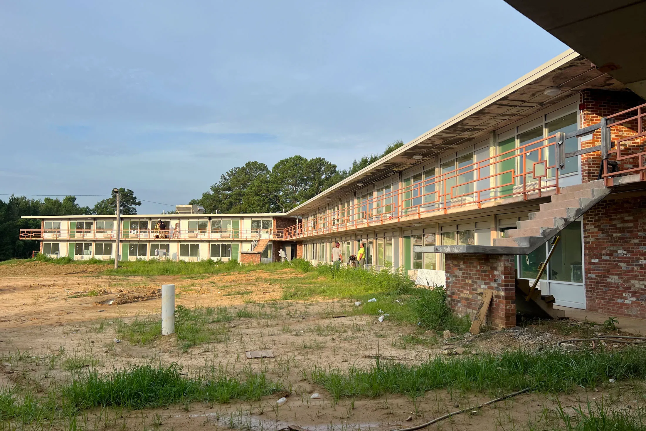 A hotel sits vacant in Mississippi after a housing partnership struggled to pull together funding to convert it into a senior housing community.&nbsp;