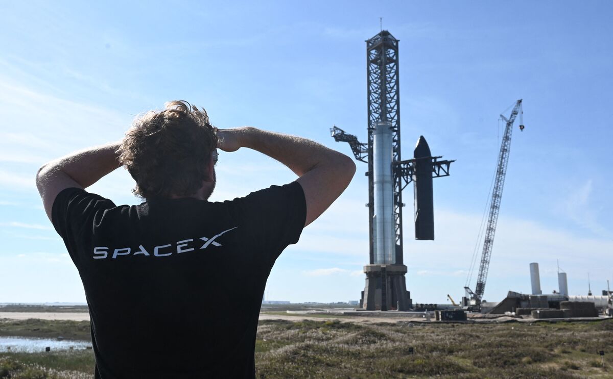 bloomberg.com - Loren Grush - SpaceX's xAI Acquisition Blurs Once-Clear Space Vision