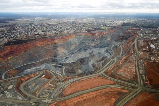 Saracen Said to Near $750 Million Deal in Barrick Mine Stake