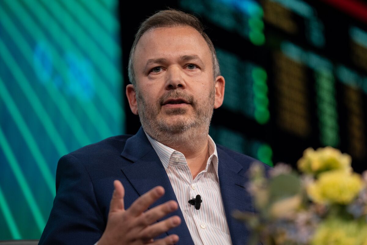 bloomberg.com - Leonard Kehnscherper - Saba Renews Push to Oust Board of Baillie Gifford's EWI Trust