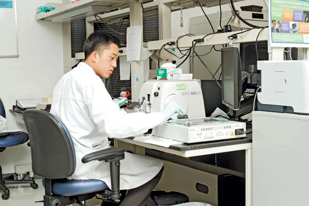 In Genomic Health’s labs, a machine called a Microtom cuts tumor samples for examination under a microscope