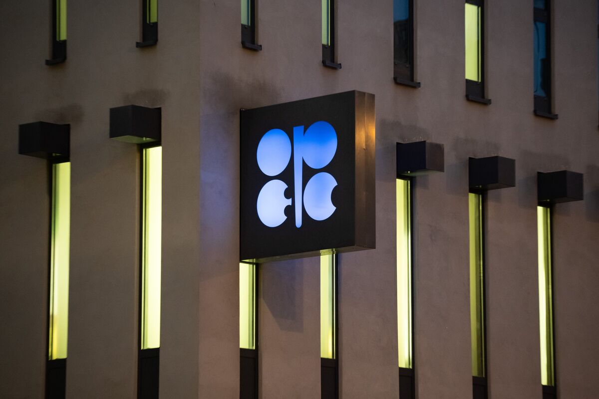 OPEC+ Faces Supply Pressures Amid Rising Output