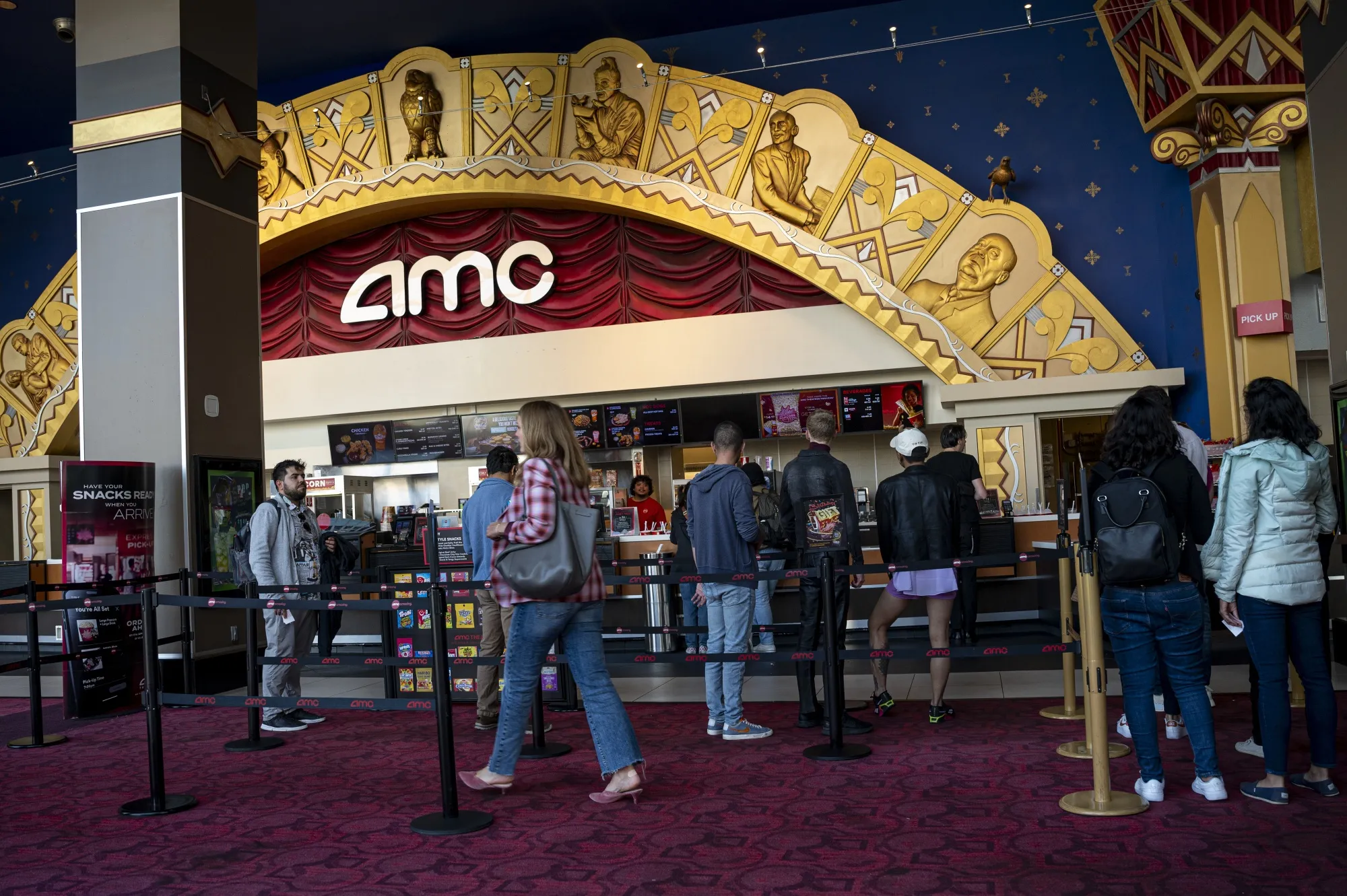 AMC Agrees on Amendment With Creditors to Clear Refinancing Path - Bloomberg