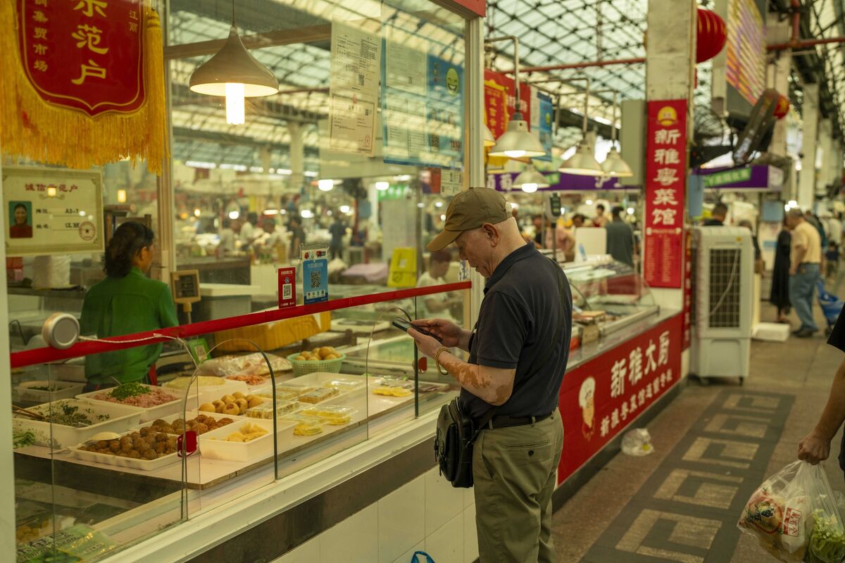 China’s Deflation Pressures Seen Persisting Through Mid-2024