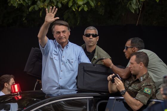 Brazil’s Bolsonaro Digs In After Rallies Failed to Move Needle