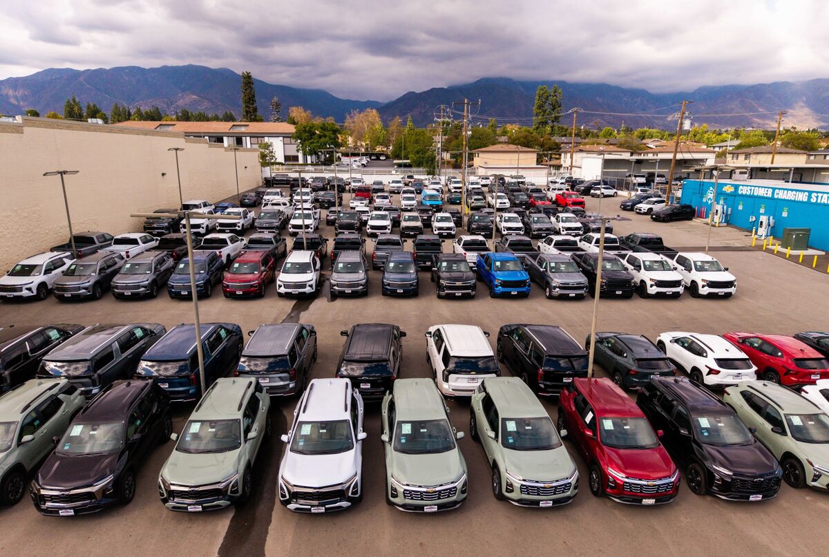 bloomberg.com - David Welch - GM Boosts Profit Outlook as Truck Sales Buck Rising Gas Prices