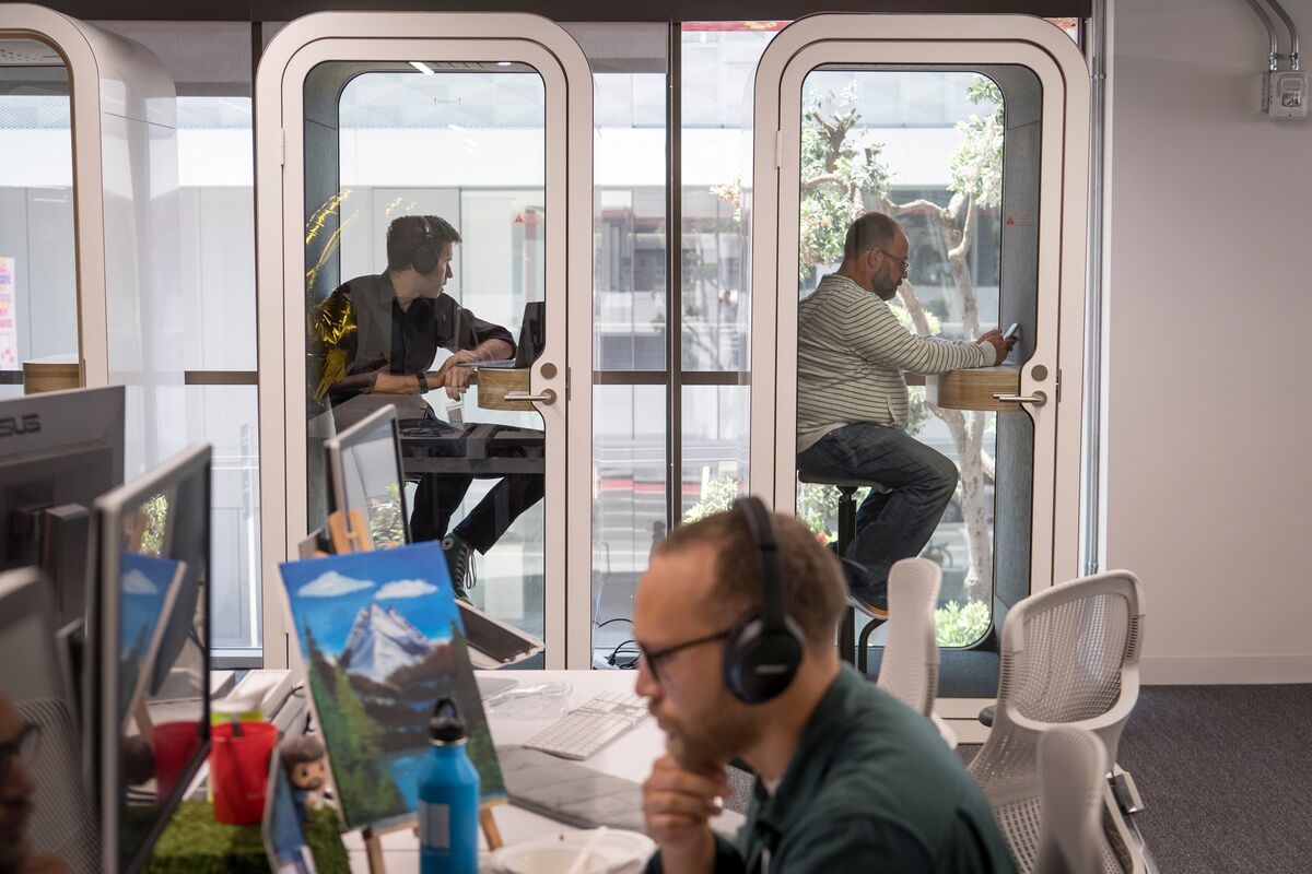 California Says GigWorker Law Doesn’t Target Uber, Postmates Bloomberg