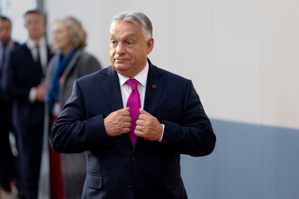 Forint Rally Deepens on Early Bets on End of Viktor Orban’s Rule