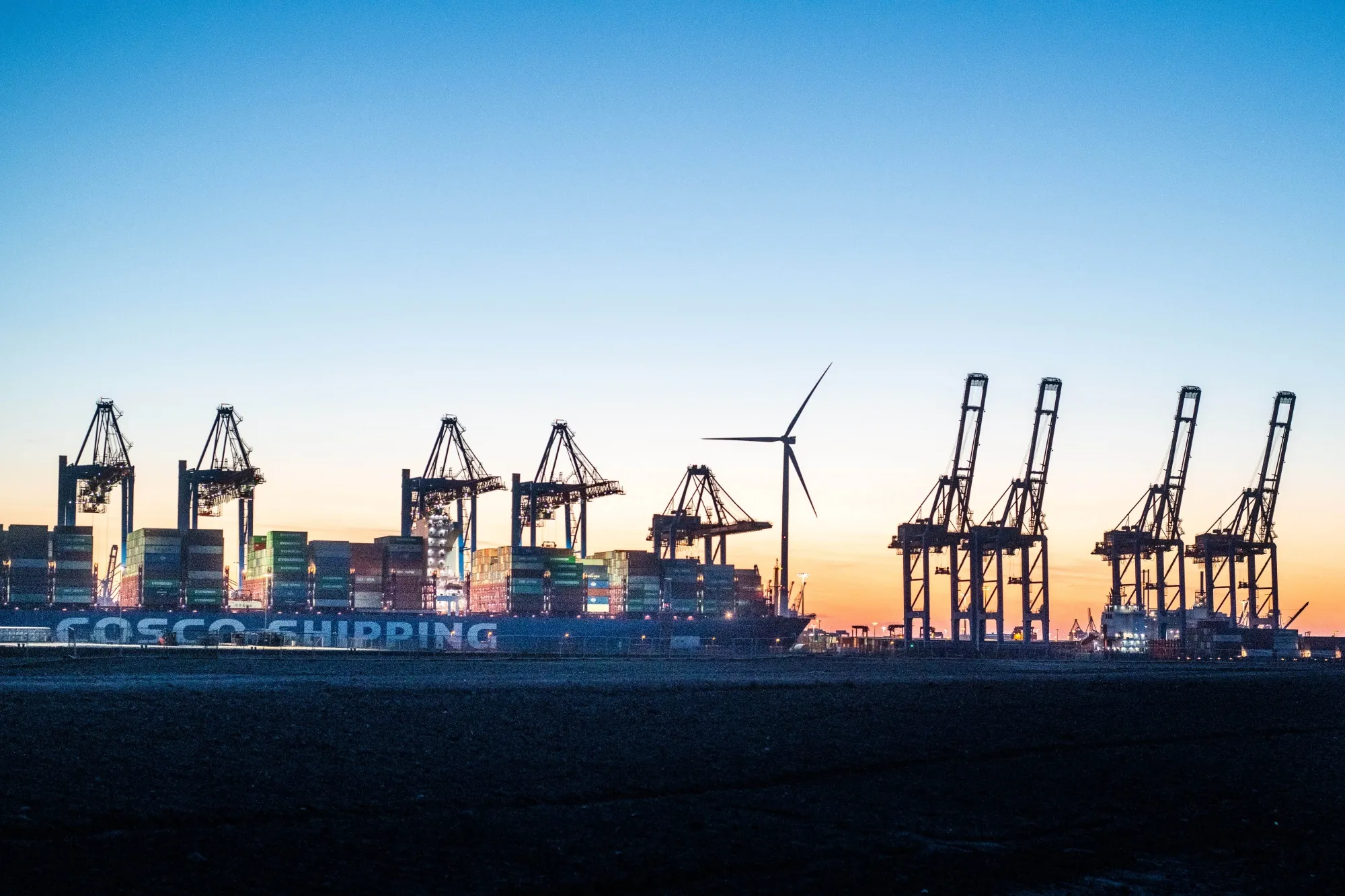 Gantry cranes at the loading docks of the Port of Hamburg.&nbsp;