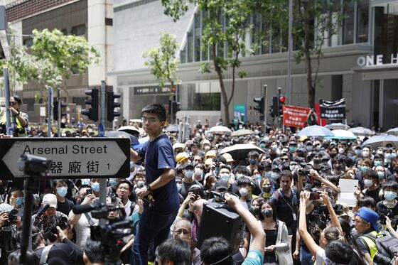 Protesters Enter Immigration Tower in Wan Chai: Hong Kong Update