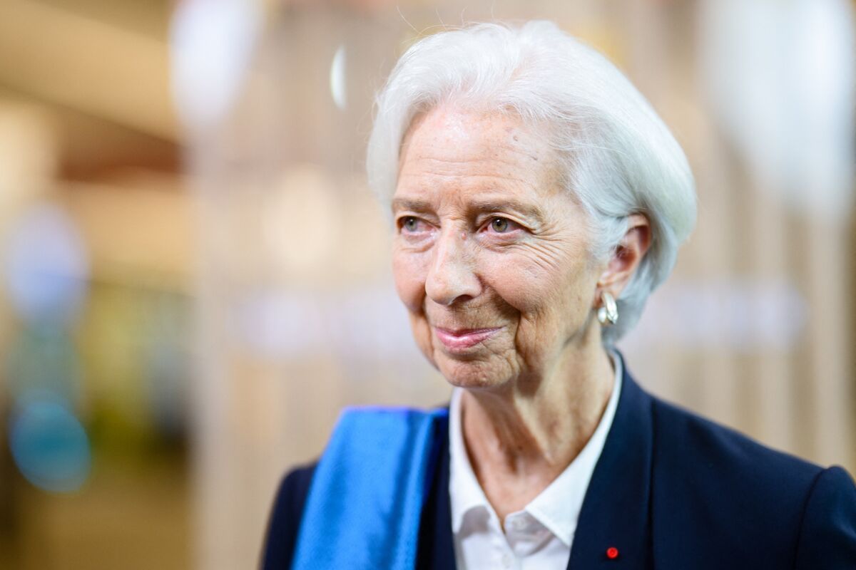 De Cos and Knot Are Top ECB Candidates After Early Lagarde Exit