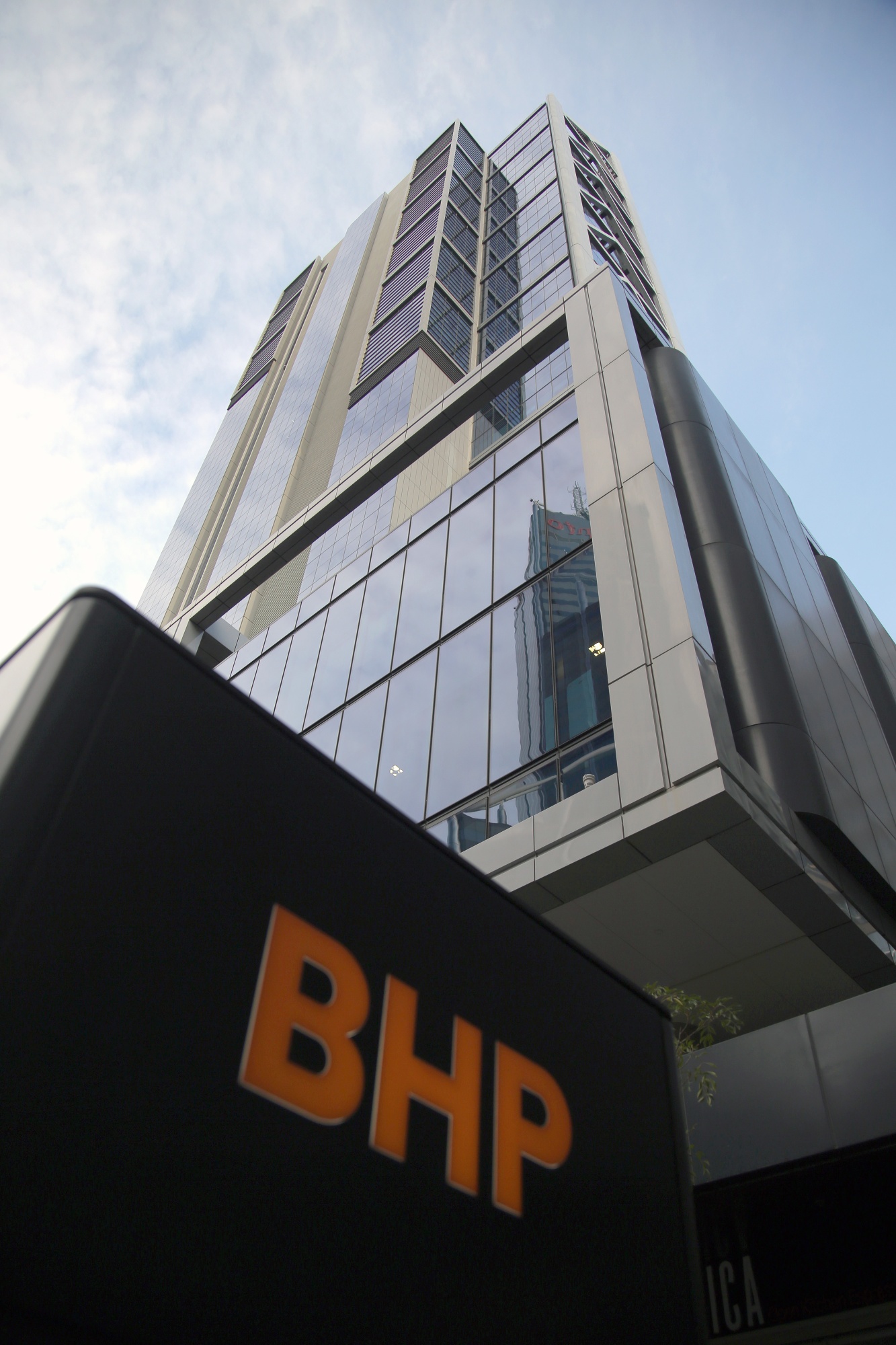 Anglo inicia conversaciones con BHP tras rechazar tercera oferta de