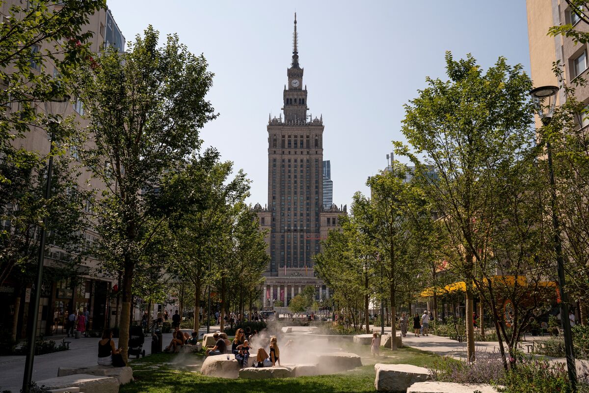 Poland Plans Middle-Class Tax Overhaul Ahead of Election as Bracket Creep Bites