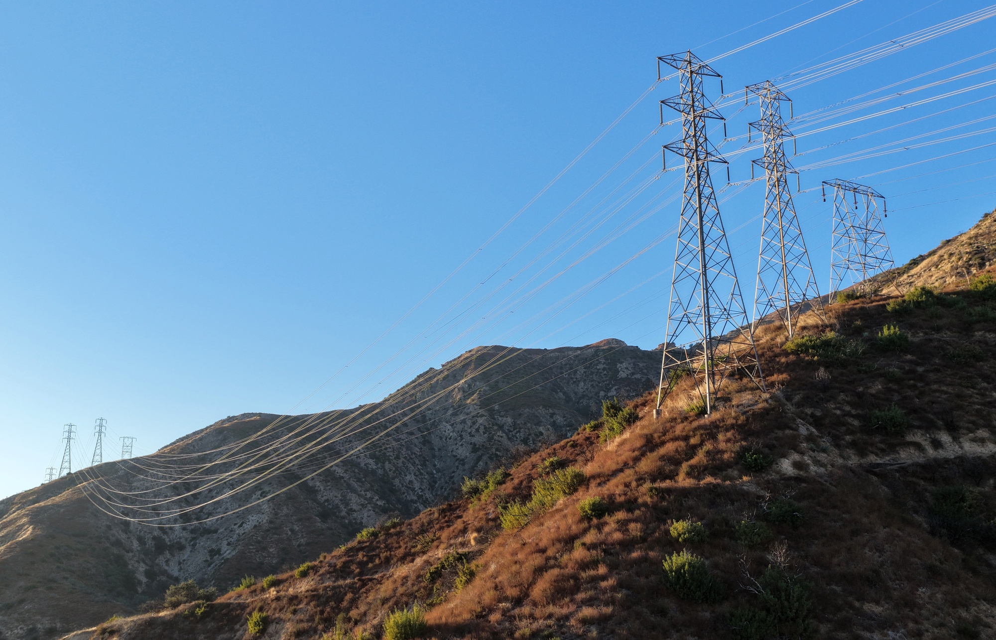 Image associated with story "California October Heat Nears 100F as Power, Fire Risks Rise"