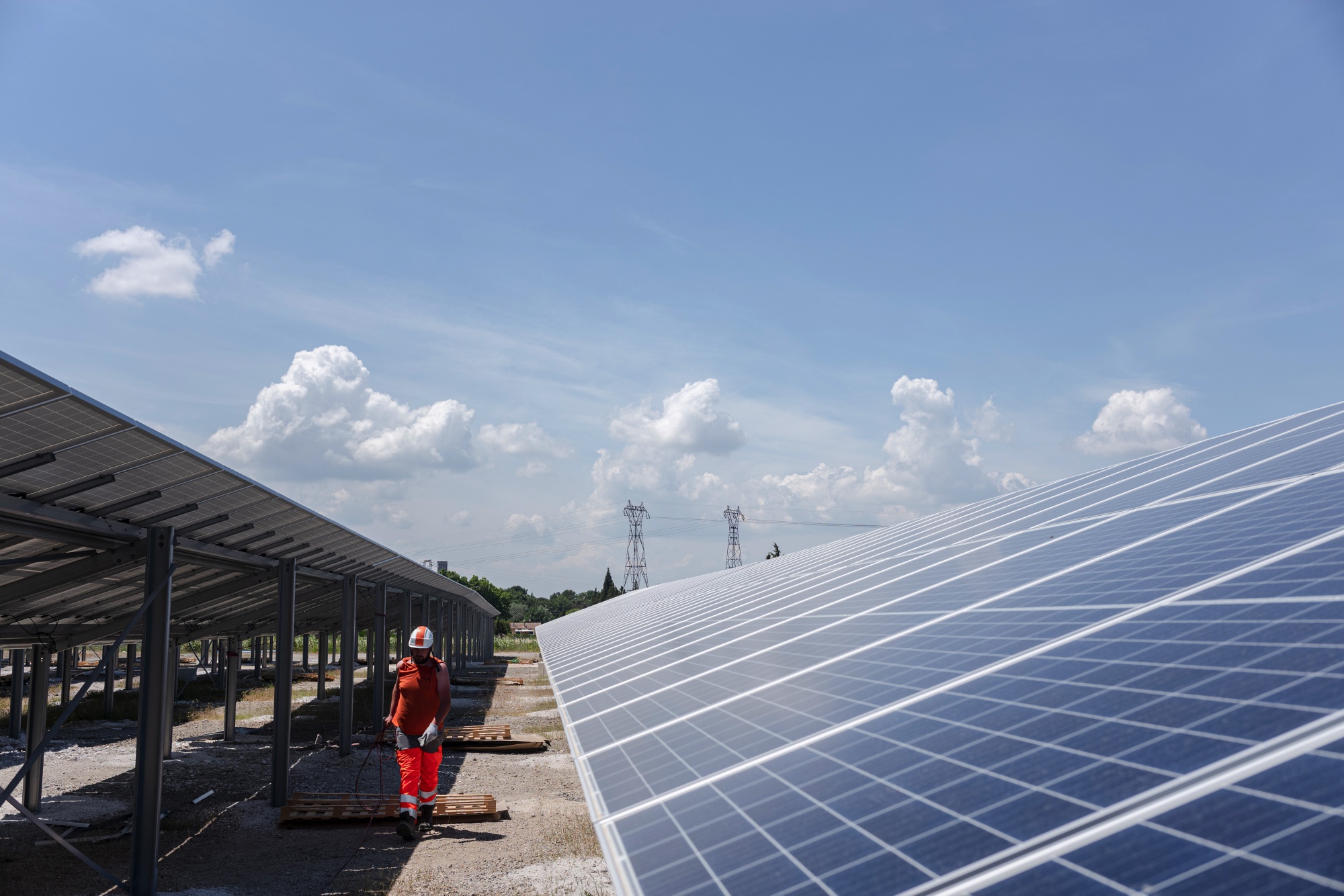 Image associated with story "EU Wants to Track Potential Rogue Efforts to Block Out Sun"
