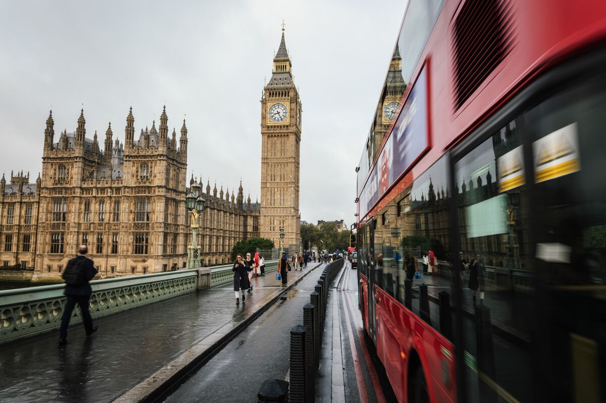 UK 30-Year Inflation-Linked Yields Hit Highest Since 1998