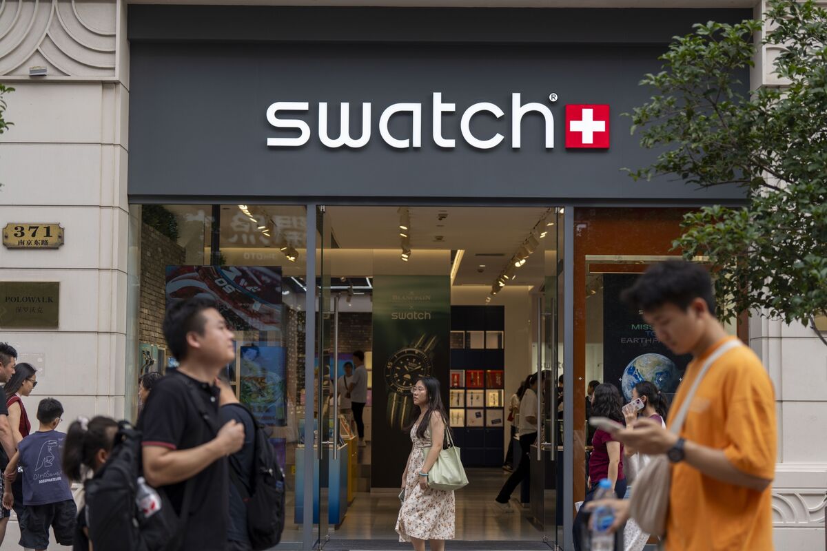 Swatch Warns of Ongoing Political and Economic Challenges in 2026
