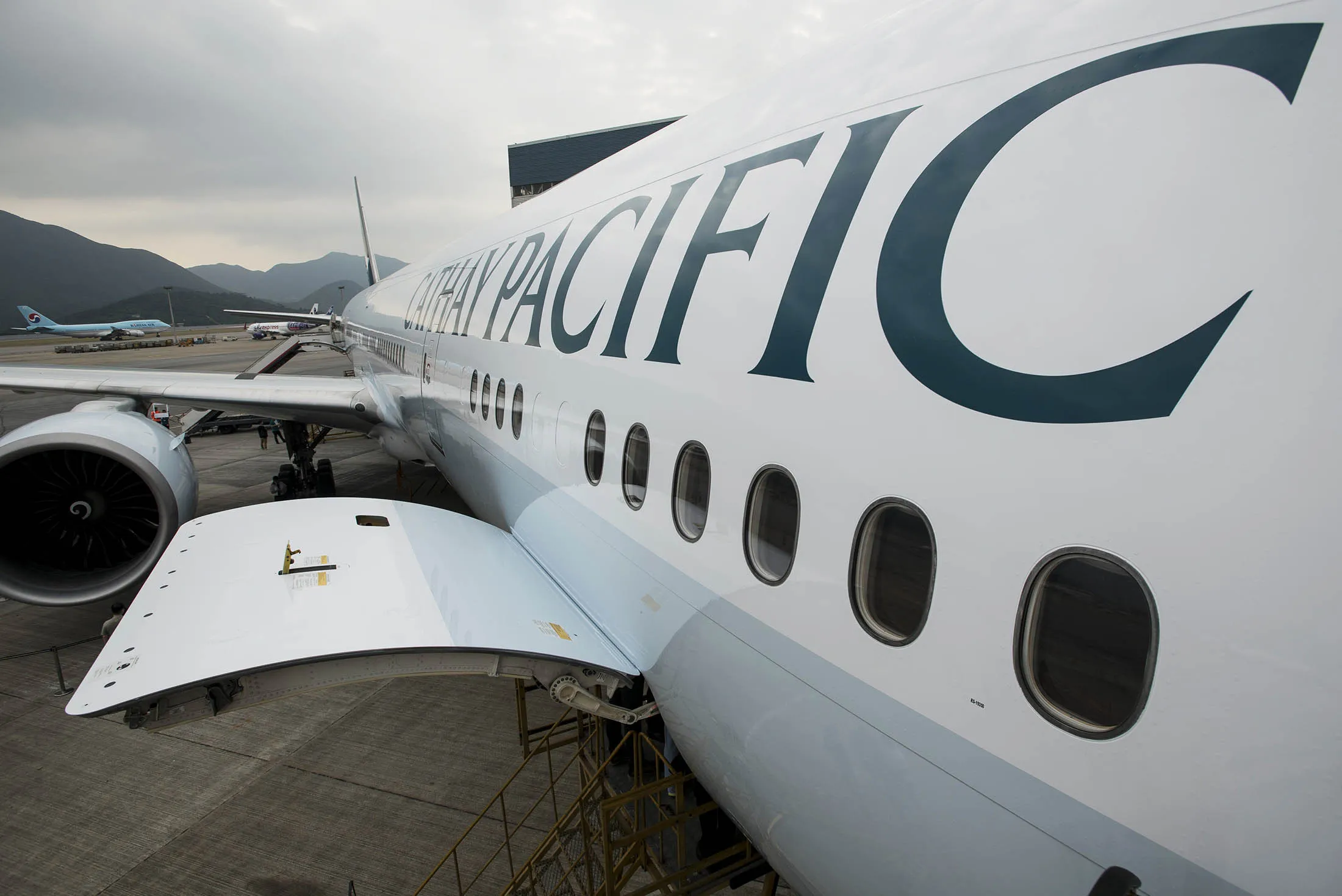 1468885175_cathay pacific