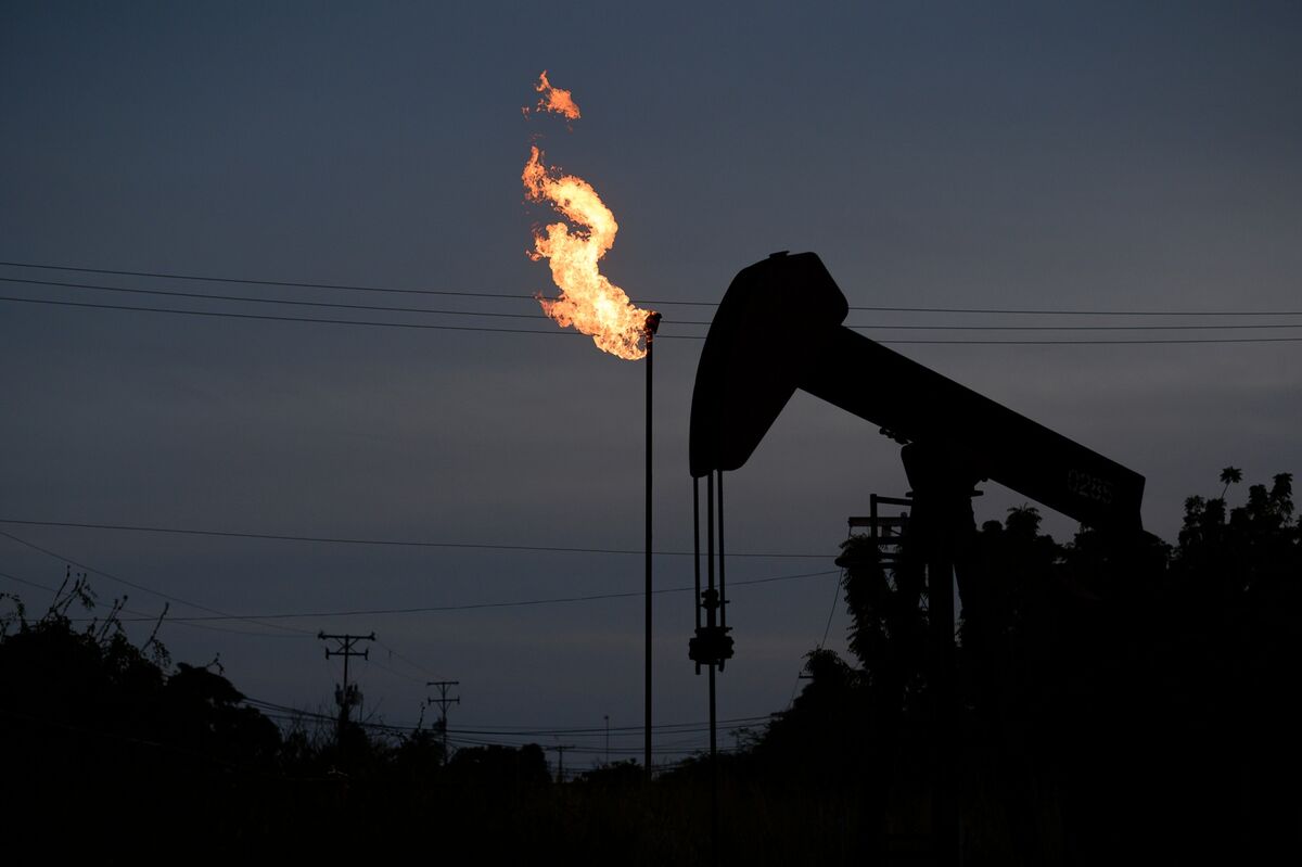 Trump’s Oil Deal Riles Both Sides of Venezuelan Political Divide