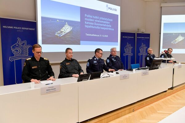 FINLAND-POLICE-TRANSPORT-TELECOMS-SHIP